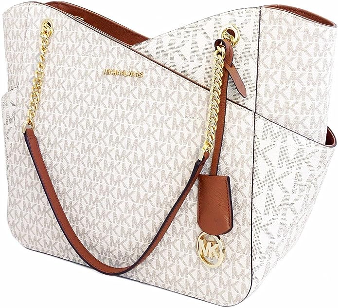 Elevate Your Travels with the Travel Shoulder Bag in Vanilla!